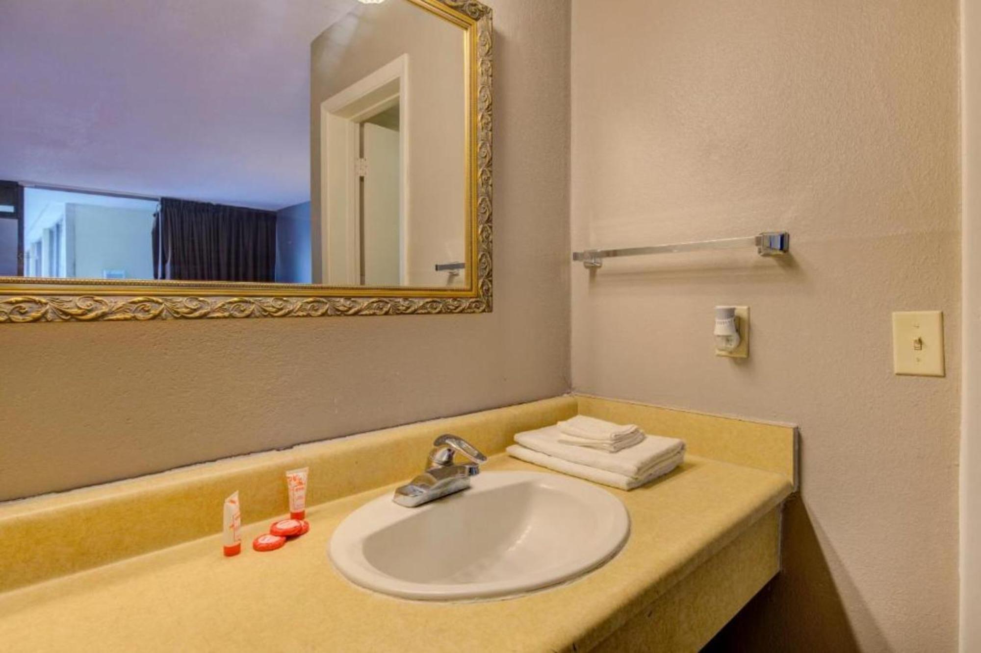 Oyo Hotel Douglas Ga Us-441 Luaran gambar