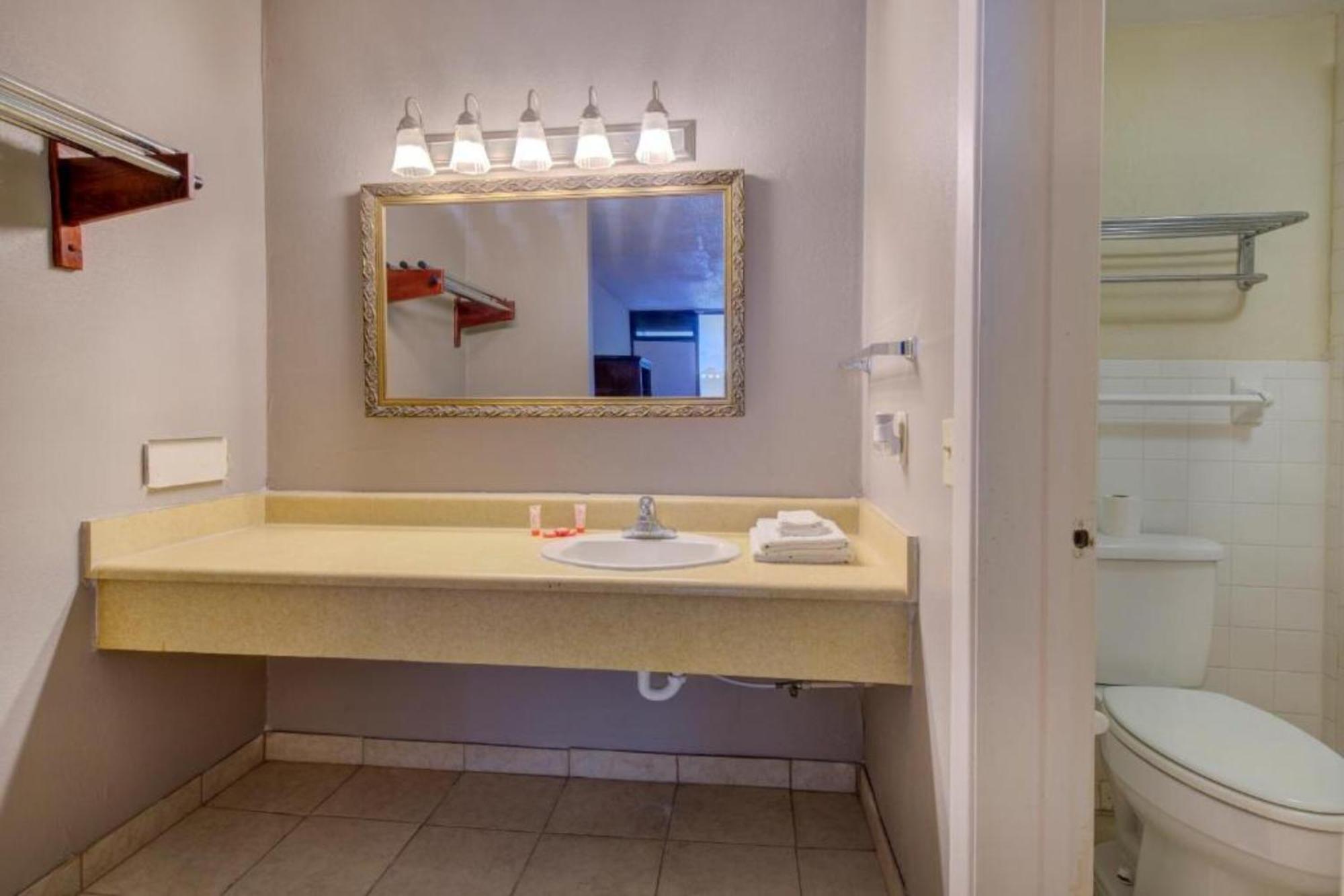 Oyo Hotel Douglas Ga Us-441 Luaran gambar